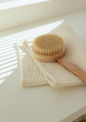 極上の美しさを引き出す！金箔化粧品の効果と選び方ガイド